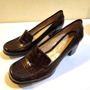 Bandolino BDerna Brown Patent Leather Round Toe Low Block Heels shoes size 9M